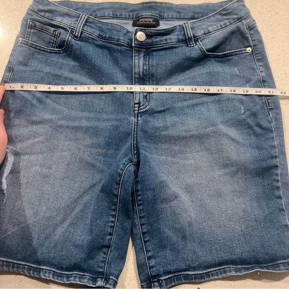 VENEZIA BY LANE BRYANT BERMUDA DENIM SHORTS - Picture 8 of 9